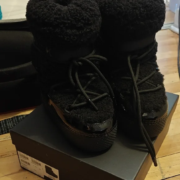 RUDSAK Kids Black Textured Boots - Picture 3 of 16